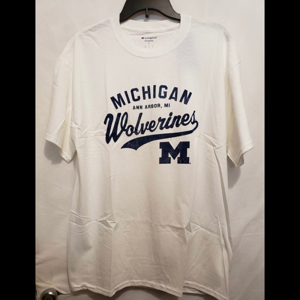 (Bonus Jewelry included ‼️‼️)Champion Wolverine shirt